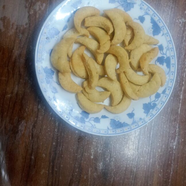 Kaju Mathri